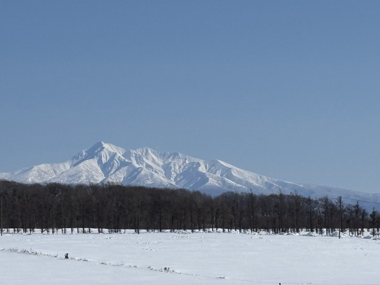 我が家の近くから見える斜里岳（2025年2月24日）