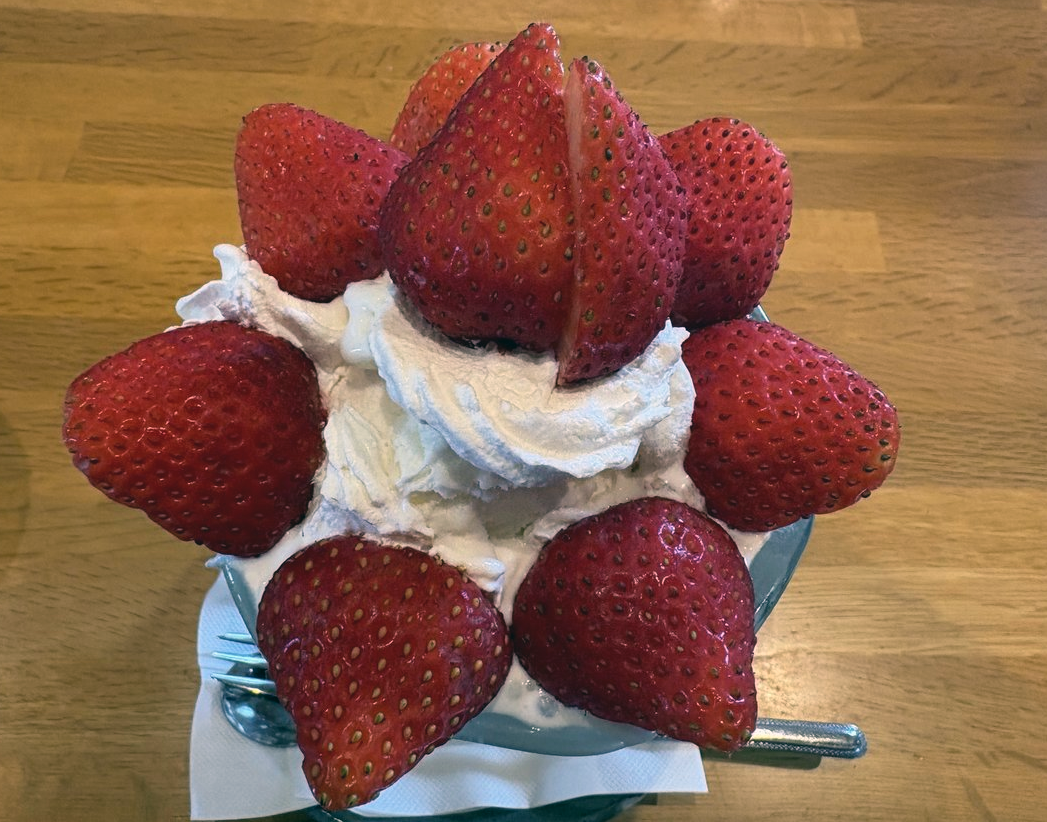 網走の喫茶・ちぱしりのイチゴパフェ